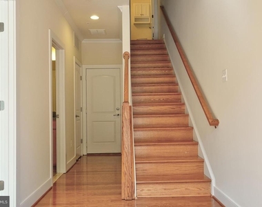 219 Baldwin Street - Photo Thumbnail 8