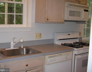 812 Woodside Parkway - Photo Thumbnail 20
