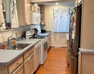 812 Woodside Parkway - Photo Thumbnail 16