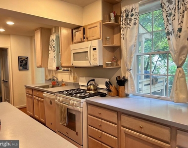 812 Woodside Parkway - Photo Thumbnail 17
