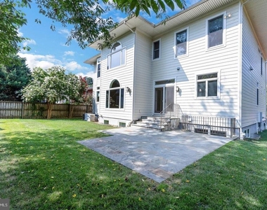 7607 Newmarket Drive - Photo Thumbnail 24