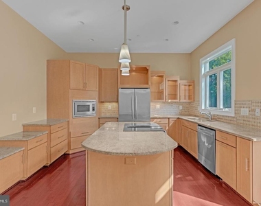 7607 Newmarket Drive - Photo Thumbnail 5