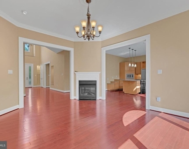 7607 Newmarket Drive - Photo Thumbnail 7