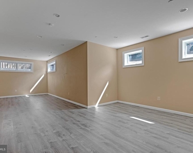 7607 Newmarket Drive - Photo Thumbnail 21