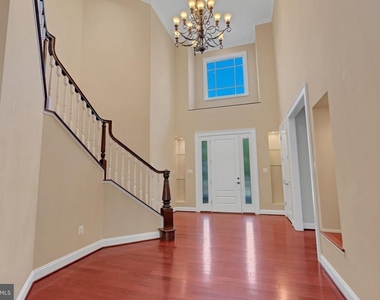 7607 Newmarket Drive - Photo Thumbnail 2