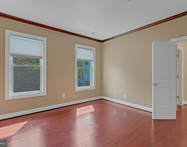 7607 Newmarket Drive - Photo Thumbnail 17