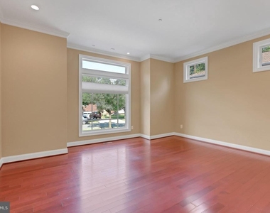 7607 Newmarket Drive - Photo Thumbnail 4