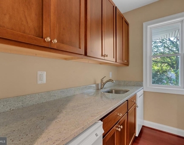 7607 Newmarket Drive - Photo Thumbnail 8