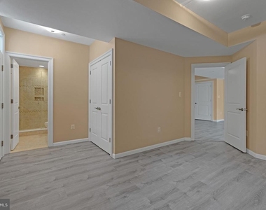 7607 Newmarket Drive - Photo Thumbnail 22