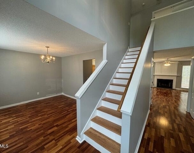 102 Alice Court - Photo Thumbnail 2