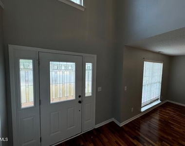 102 Alice Court - Photo Thumbnail 3