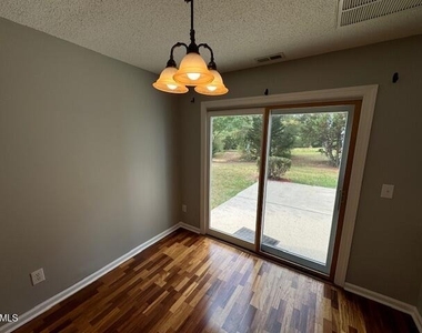 102 Alice Court - Photo Thumbnail 8