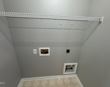 102 Alice Court - Photo Thumbnail 16