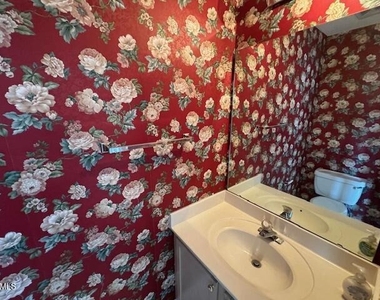 102 Alice Court - Photo Thumbnail 14