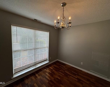 102 Alice Court - Photo Thumbnail 4