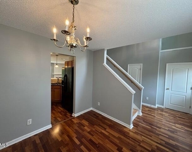 102 Alice Court - Photo Thumbnail 5