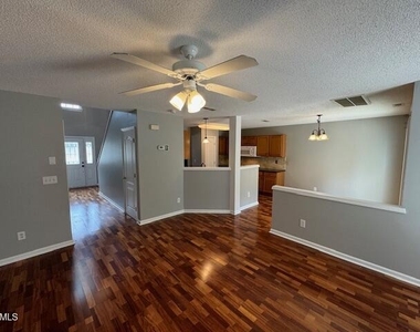 102 Alice Court - Photo Thumbnail 12