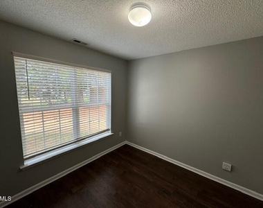 102 Alice Court - Photo Thumbnail 13