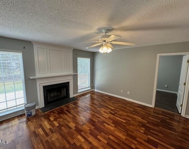 102 Alice Court - Photo Thumbnail 10
