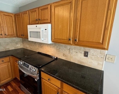 102 Alice Court - Photo Thumbnail 7