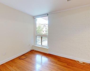 2114 Bonnywood Lane - Photo Thumbnail 4