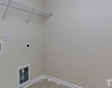 213 Begen Street - Photo Thumbnail 11