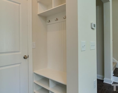 213 Begen Street - Photo Thumbnail 10