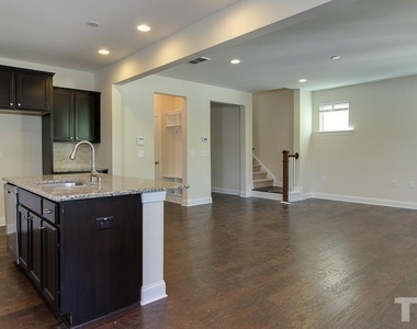 213 Begen Street - Photo Thumbnail 6