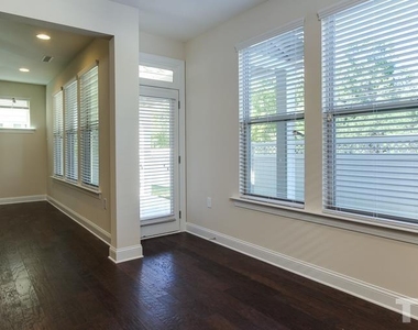213 Begen Street - Photo Thumbnail 8