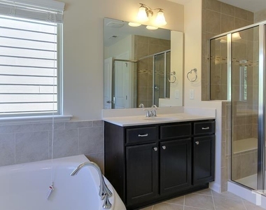 213 Begen Street - Photo Thumbnail 14