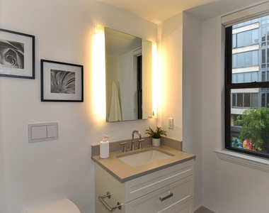 8302 Woodmont Avenue - Photo Thumbnail 12