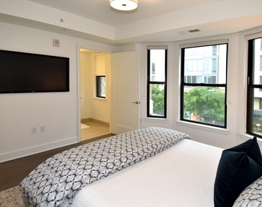8302 Woodmont Avenue - Photo Thumbnail 11