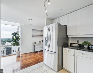 930 Wayne Avenue - Photo Thumbnail 17