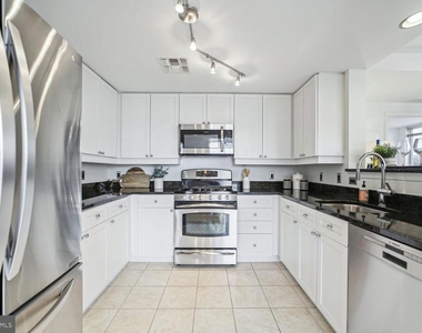 930 Wayne Avenue - Photo Thumbnail 14