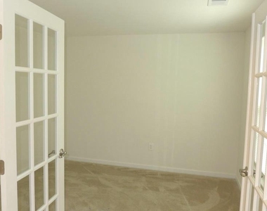 7218 Sugar Magnolia Lane - Photo Thumbnail 3