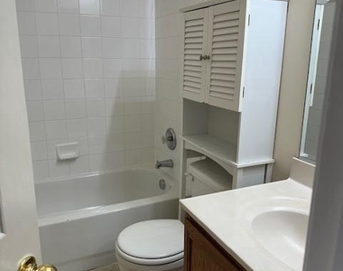 2198 Oak Forest Drive - Photo Thumbnail 8