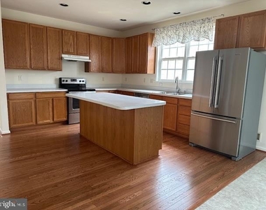 2198 Oak Forest Drive - Photo Thumbnail 1