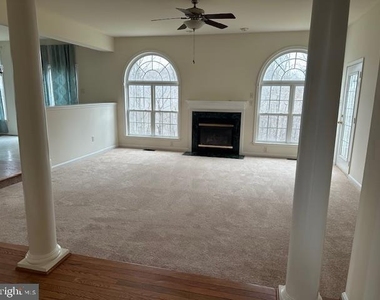 2198 Oak Forest Drive - Photo Thumbnail 3