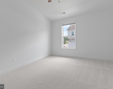 8852 Purple Iris Lane - Photo Thumbnail 32