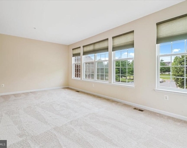 5053 Wesley Square - Photo Thumbnail 6