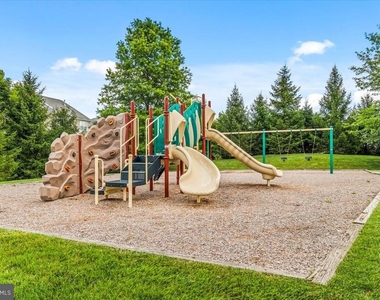 5053 Wesley Square - Photo Thumbnail 39
