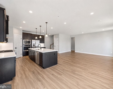 6809 Ballenger Run Boulevard - Photo Thumbnail 5