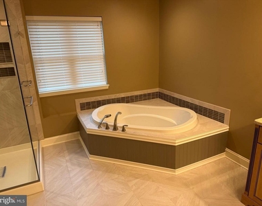 615 Strandhill Court - Photo Thumbnail 13