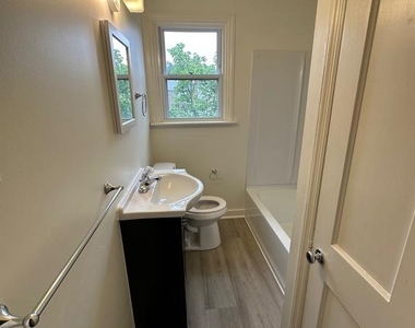 1122 Coyne Place - Photo Thumbnail 11