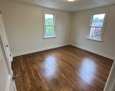 1122 Coyne Place - Photo Thumbnail 13