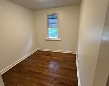 1122 Coyne Place - Photo Thumbnail 15