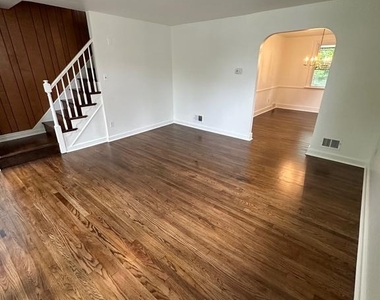 1122 Coyne Place - Photo Thumbnail 4