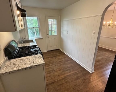 1122 Coyne Place - Photo Thumbnail 9