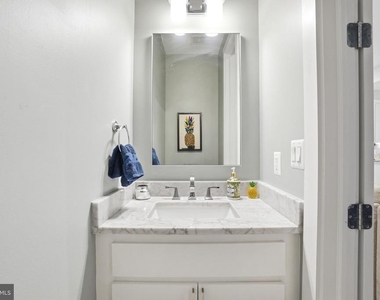 145 Adams Street Nw - Photo Thumbnail 5