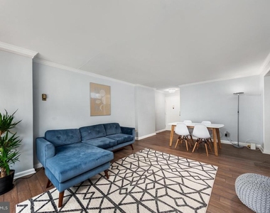 305 C Street Ne - Photo Thumbnail 3
